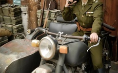 如何一根手指就让人起不来